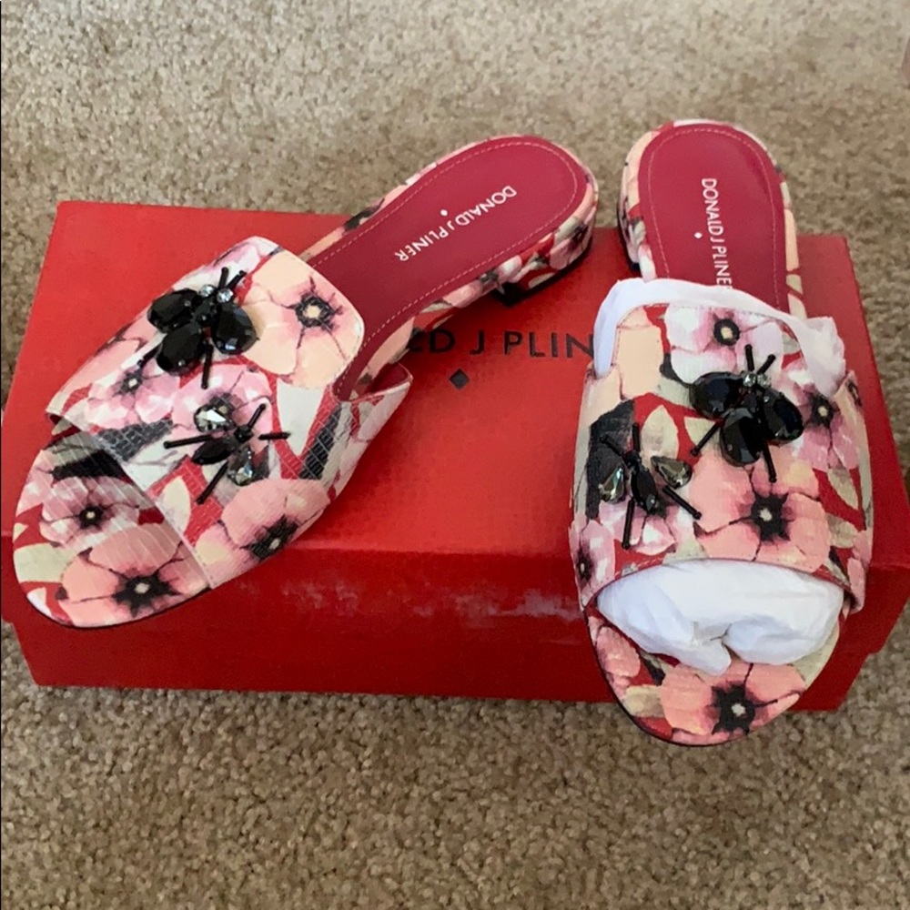Open toe sandals